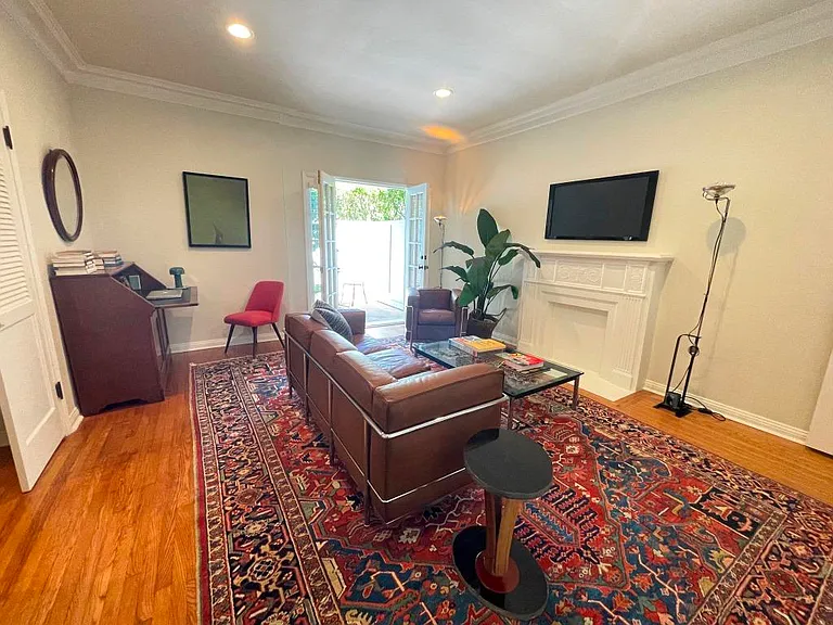 2285 N Beachwood Dr #5 — Photo 3