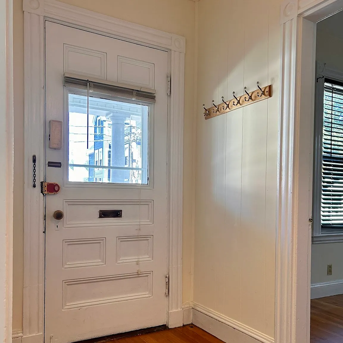 3 bed, 1.0 bath, 1235 sqft, $2,950 — Photo 2