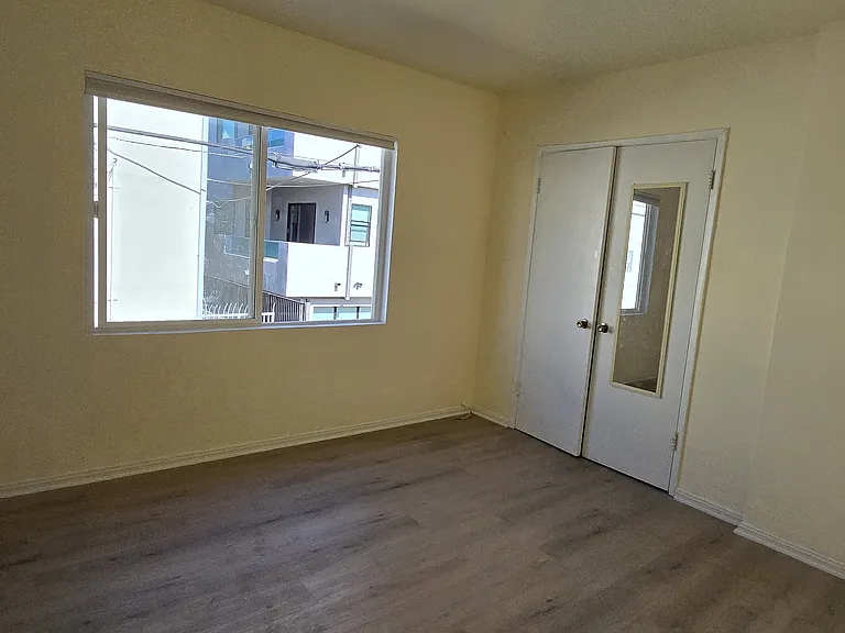 1947 S Sherbourne Dr #6 — Photo 11