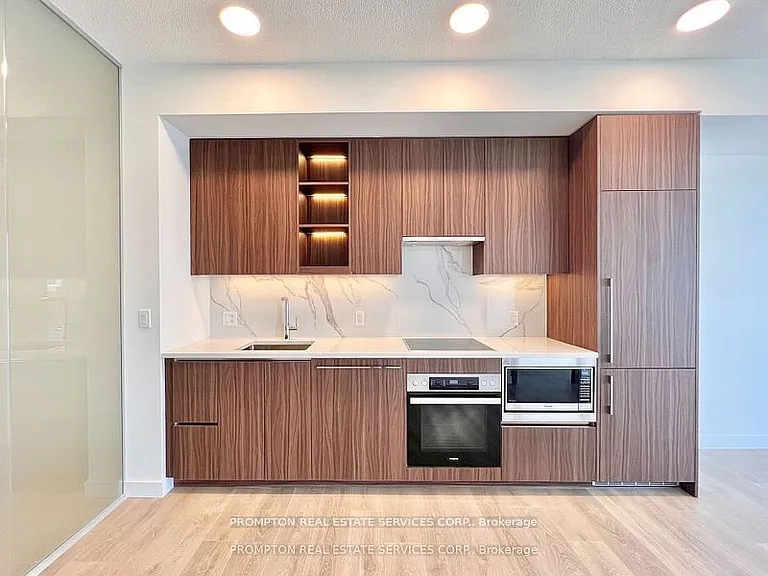 27 McMahon Dr #1808 — Photo 3