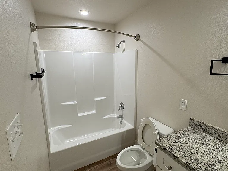 1842 Sweetwater Ln — Photo 10