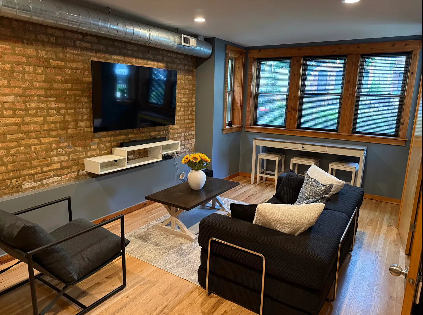 1 bed, 1000 sqft, $1,999 — Photo 2