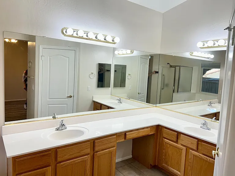 1230 E Captain Dreyfus Ave — Photo 14