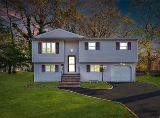 428 Fir Grove Rd, Ronkonkoma, NY 11779