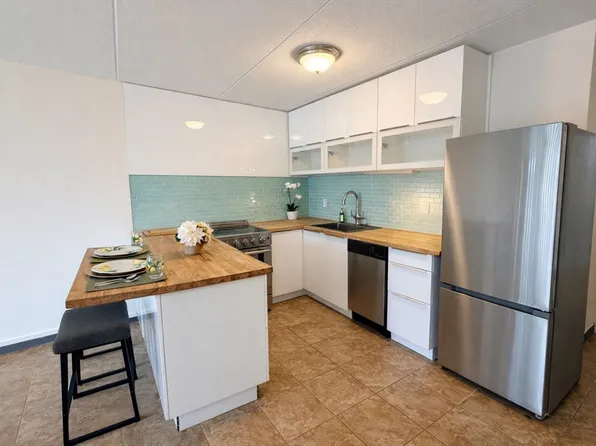 200 Swanton St APT 228, Winchester, MA 01890