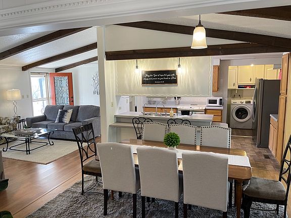 4th image of 166 Sleepy Hollow Cir
