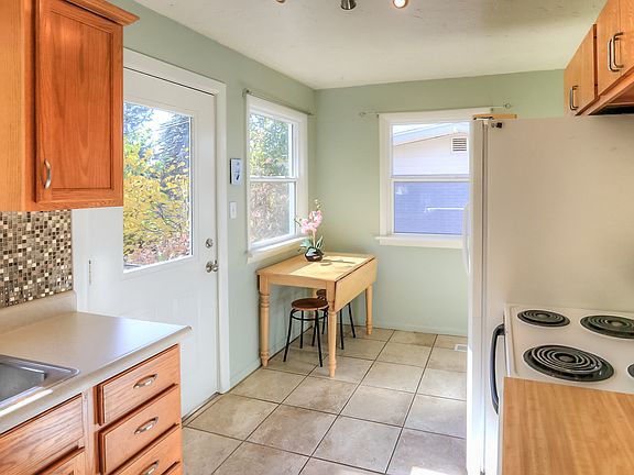 5th image of 2660 E Gregson Ave