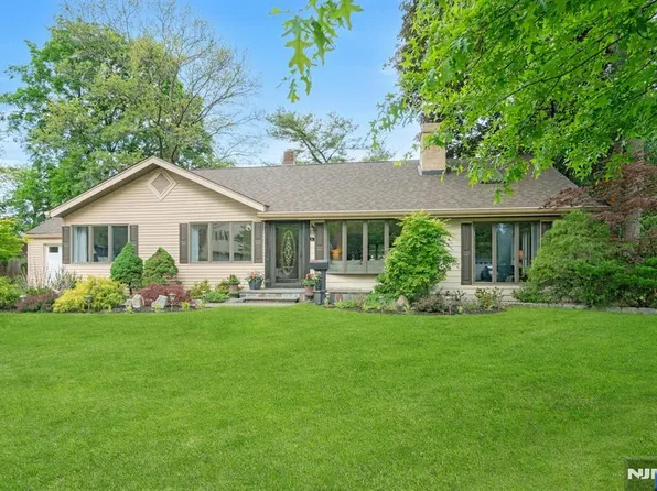 28 Pitcairn Ave, Ho Ho Kus, NJ 07423
