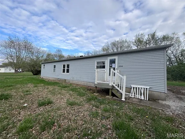 256 N 2nd St, Livingston, IL 62058