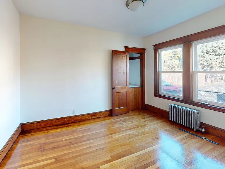 897 Canterbury St — Photo 4