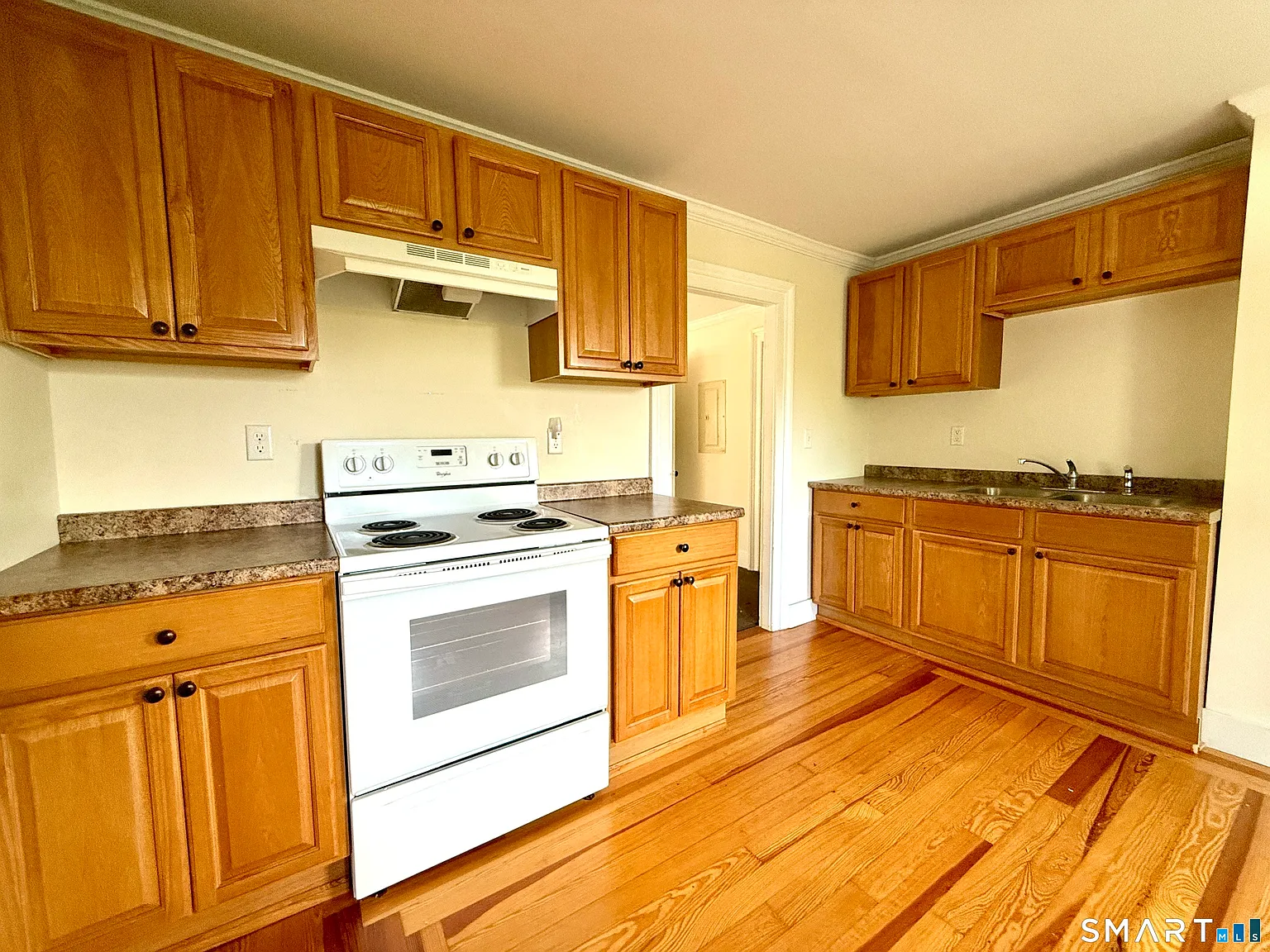 2 bed, 1.0 bath, 900 sqft, $1,600 — Photo 2