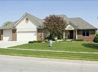 907 Scenic View Blvd, Altoona, IA 50009