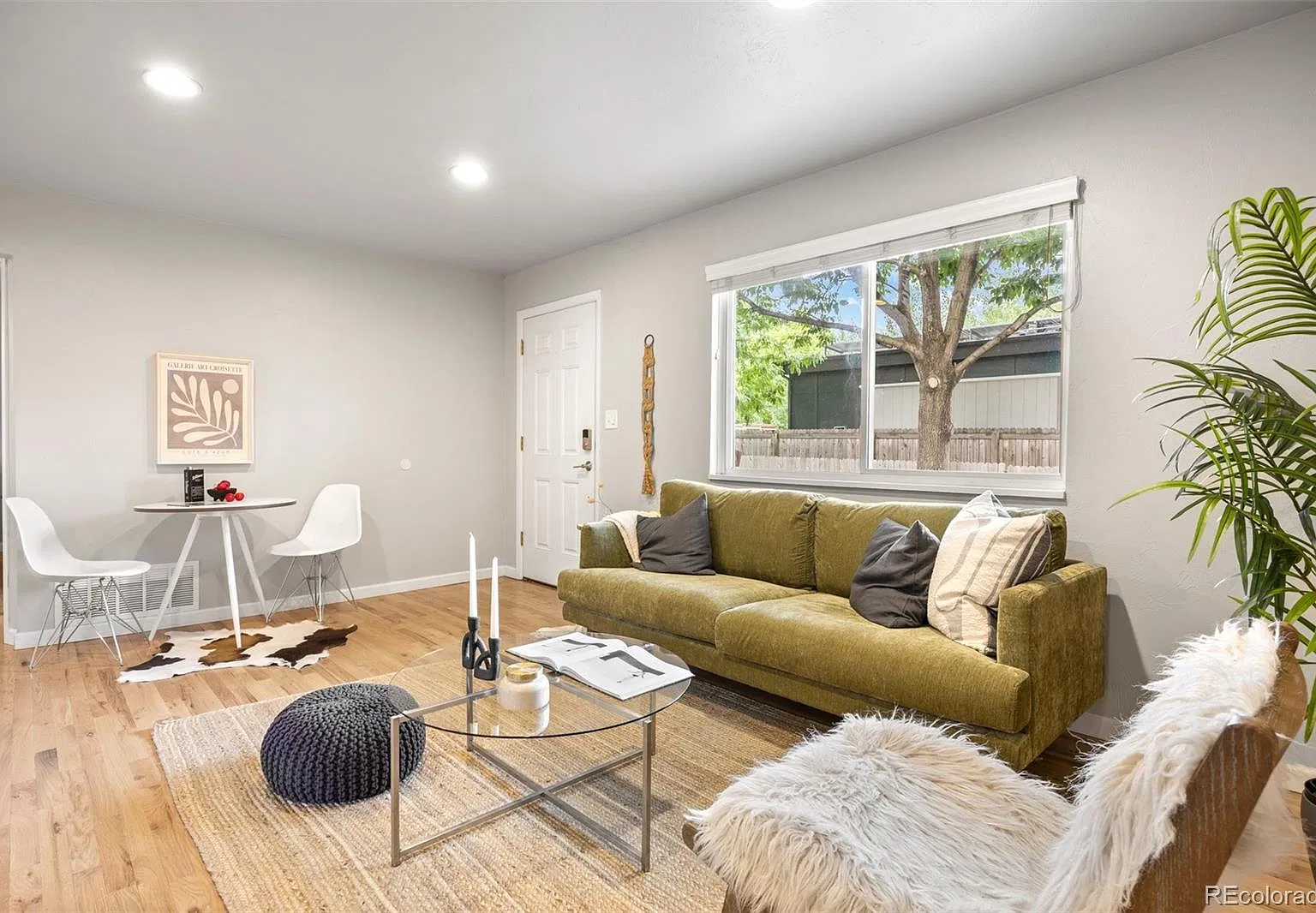 2 bed, 822 sqft, $2,300 — Photo 4