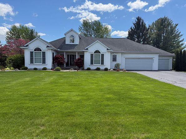 5842 Julie St