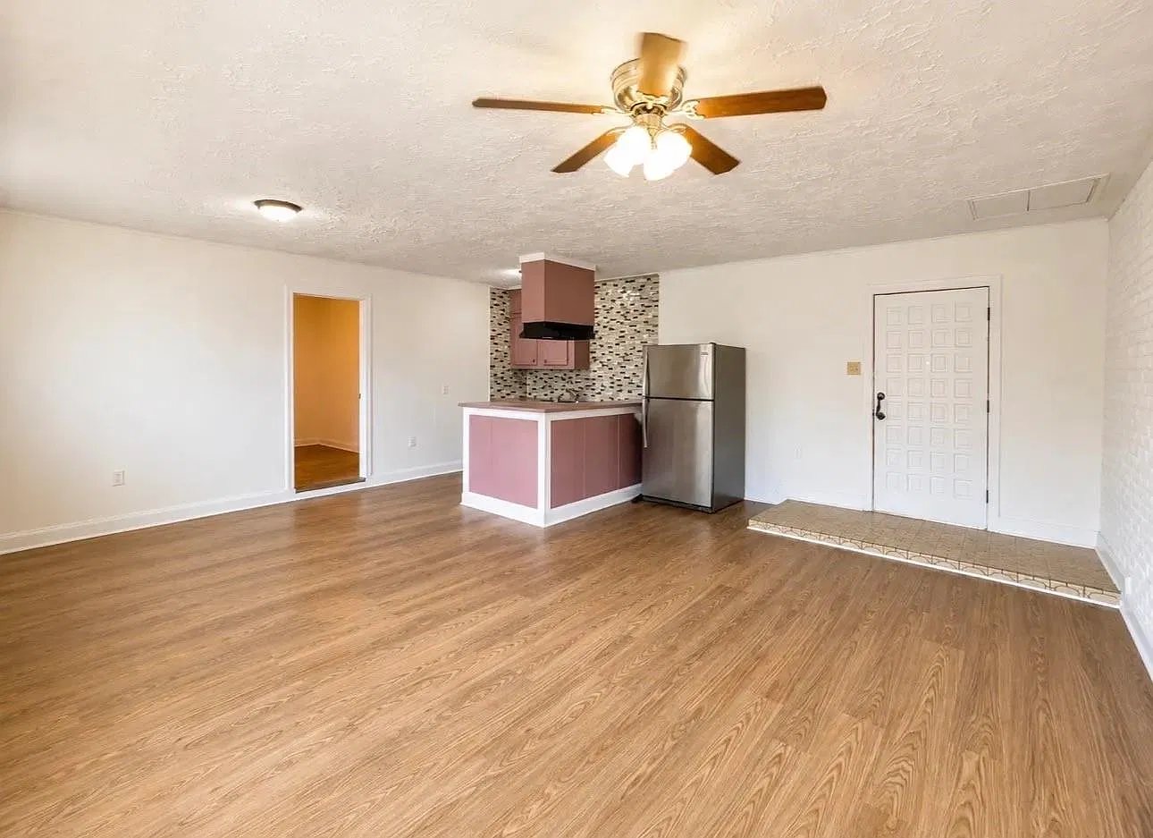 1 bed, 1.0 bath, 650 sqft, $950 — Photo 3