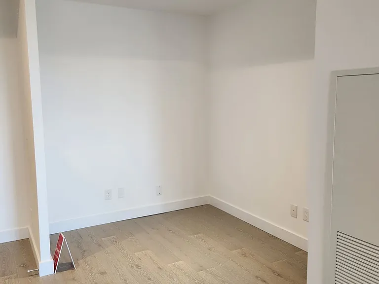 160 Kingsway Cres #418 — Photo 9