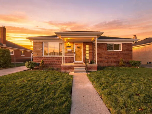 20866 Revere St, Saint Clair Shores, MI 48080