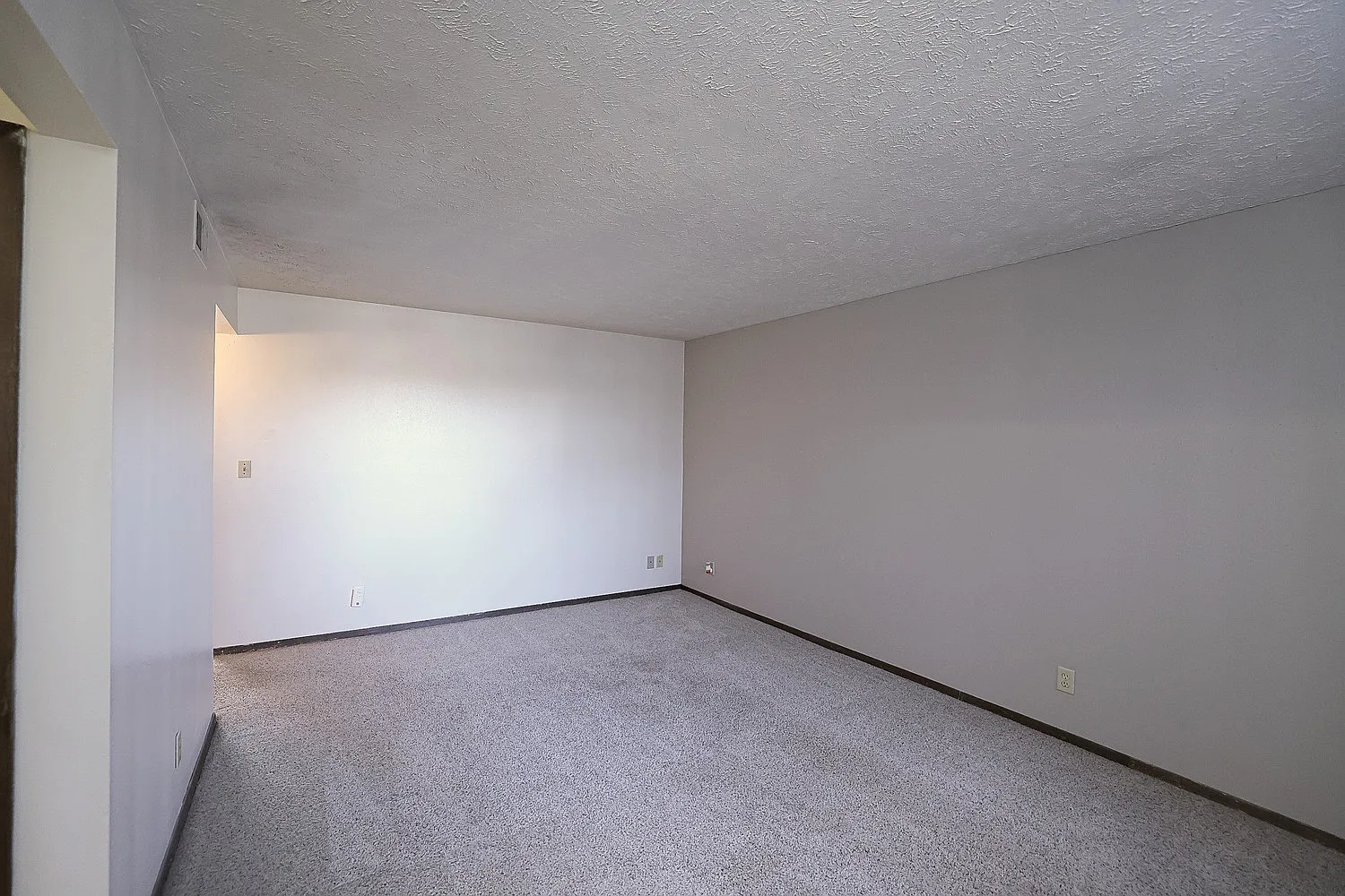 2 bed, 708 sqft, $799 — Photo 2