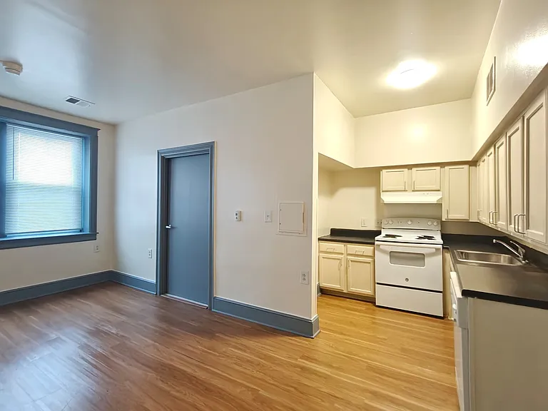 4903 Spruce St #11 — Photo 1