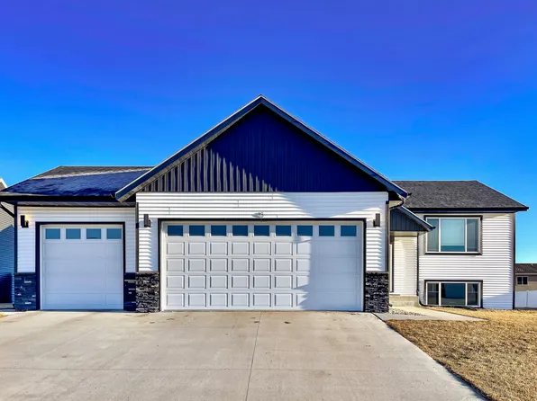 13 Olive Tree Cir NE, Minot, ND 58703