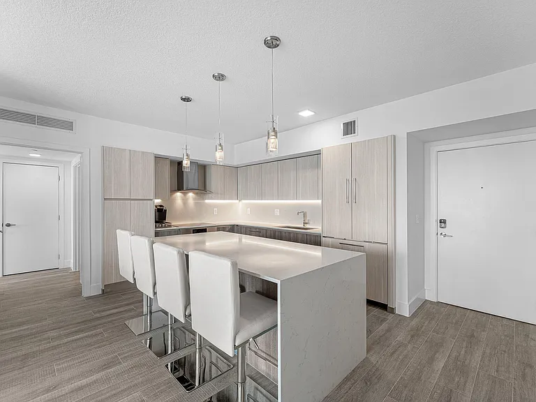 111 SE 1st Ave #406 — Photo 6
