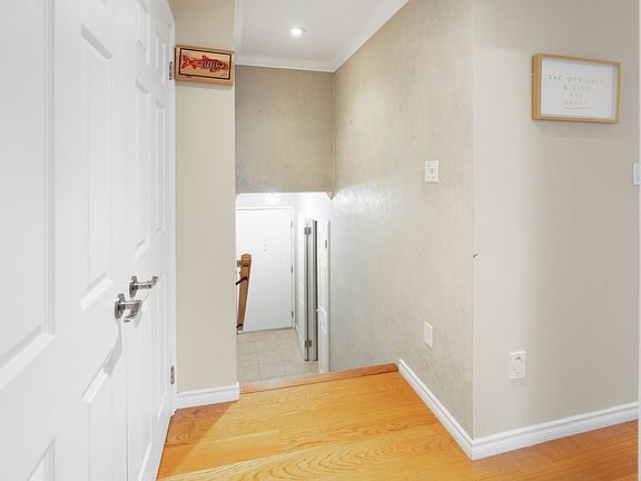 5th image of 1274 Barclay St #403