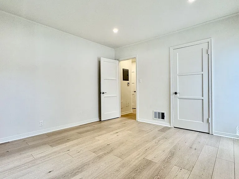 408 1/2 S Spalding Dr — Photo 39