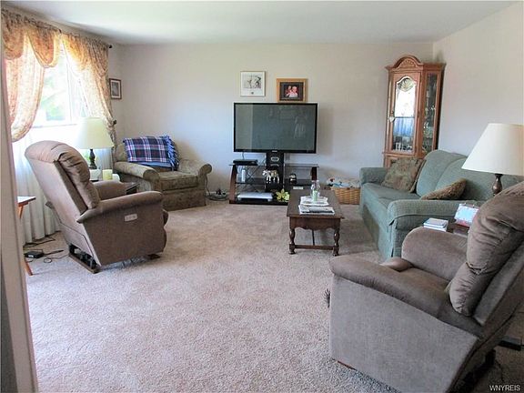 4th image of 124 Fairelm Ln