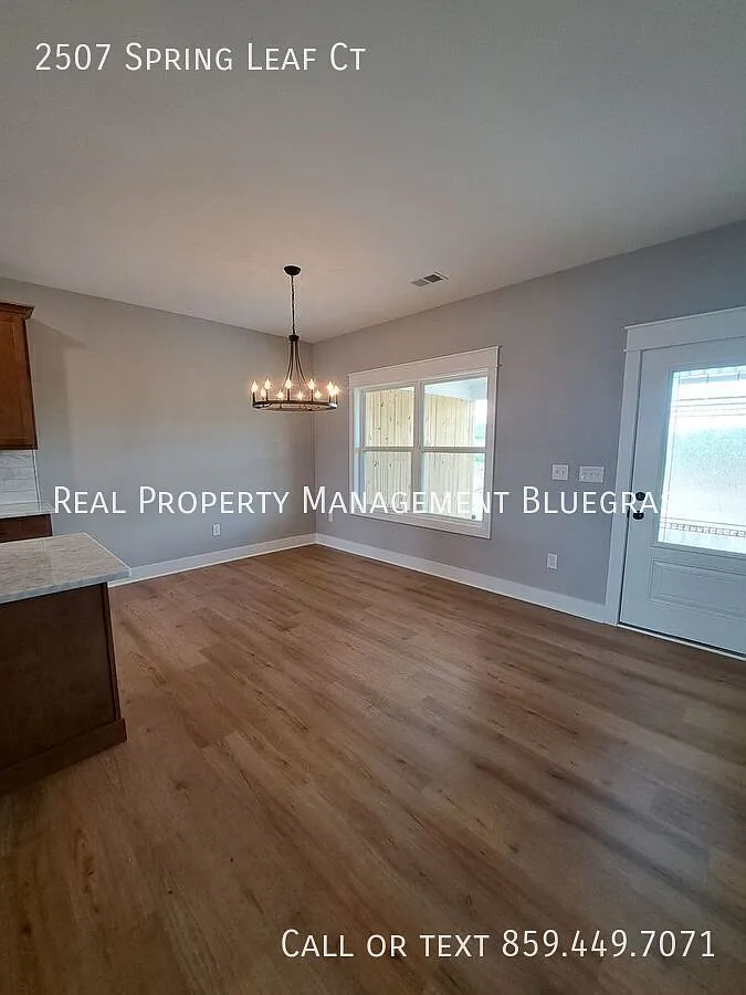 Beautiful New Townhome in Masterson Station — Photo 4