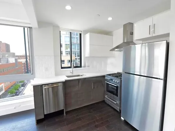 2183 3rd Avenue image 2 of 6