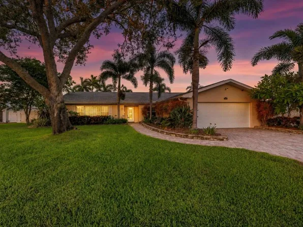 1820 Tanglewood Dr NE, Saint Petersburg, FL 33702