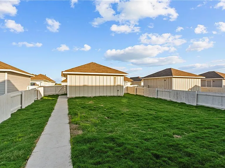 124 Fabion St — Photo 20
