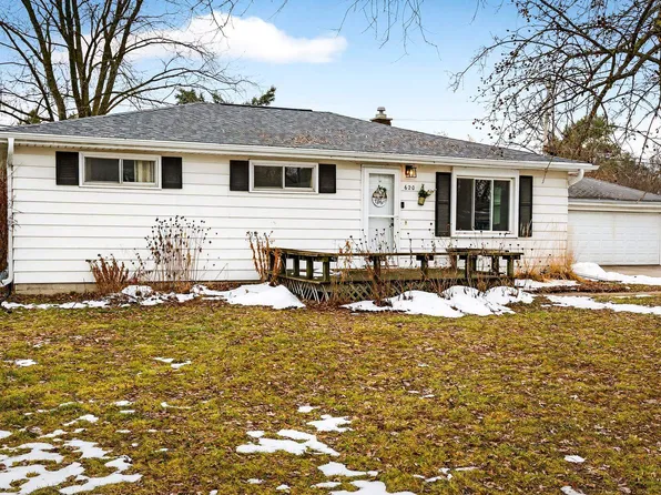 620 Fieldcrest Dr, Neenah, WI 54956