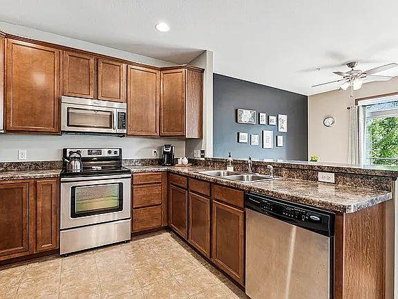 4th image of 11904 Emery Village Dr N