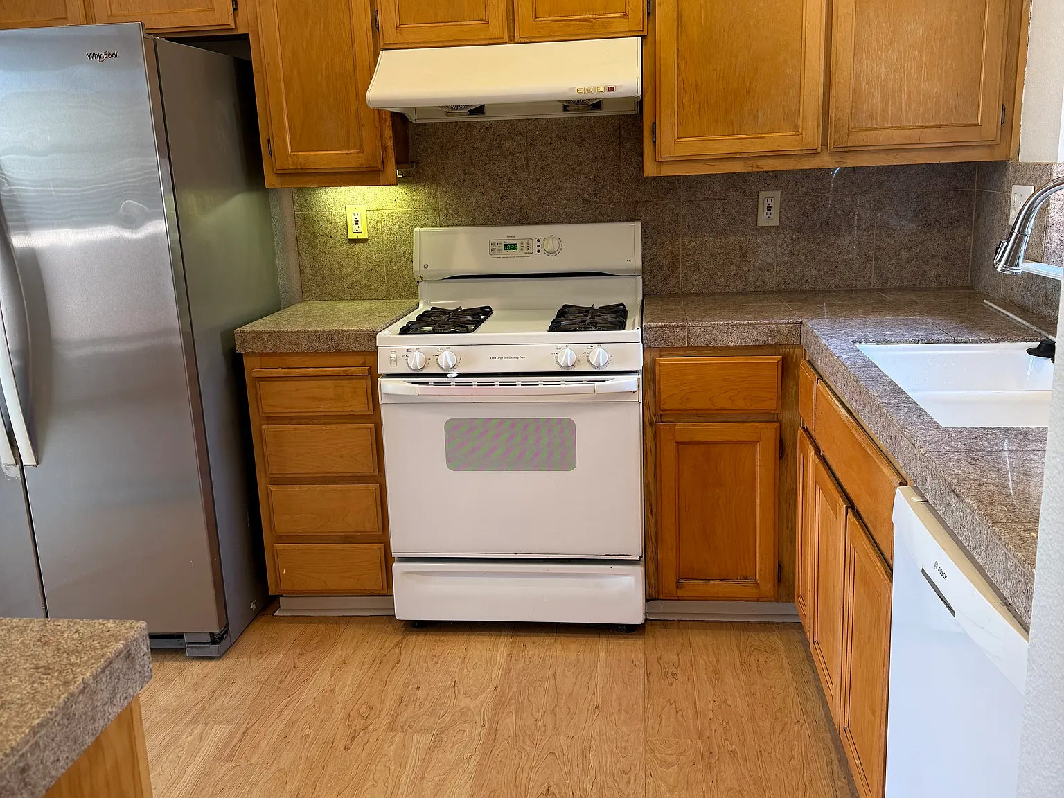 3 bed, 2.5 bath, 1346 sqft, $4,000 — Photo 3