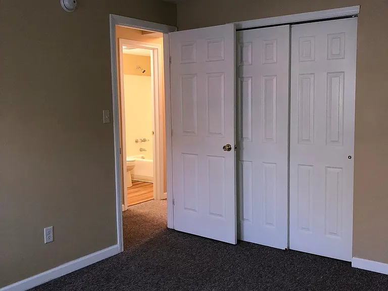 469 Glendale Dr — Photo 8