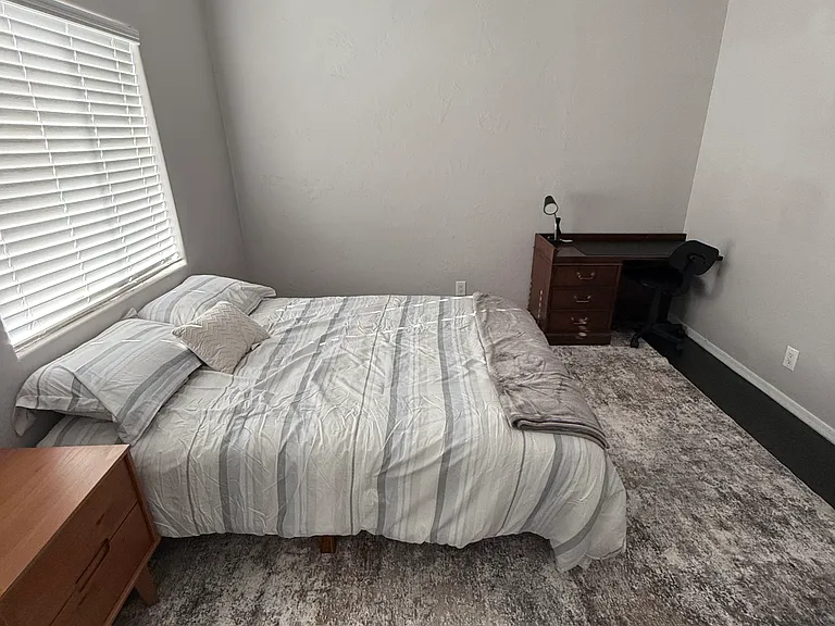 1135 E 8th St #1 — Photo 29