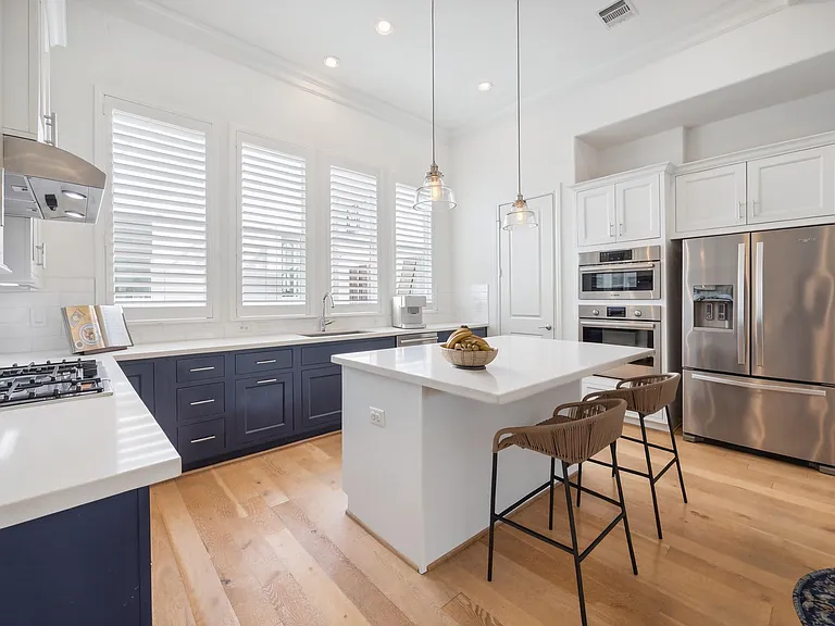 2714 Harvard St — Photo 10