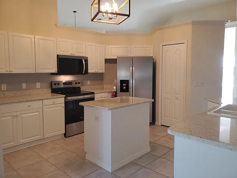 1804 Abbeyridge Dr — Photo 4