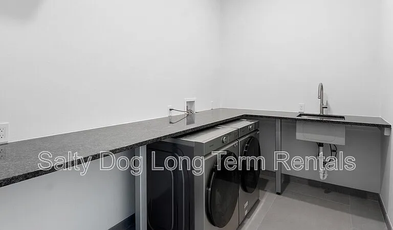 3001 John Anderson Dr — Photo 25