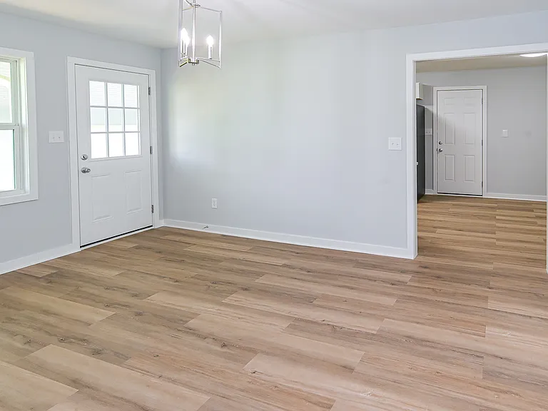1304 Aston St — Photo 9