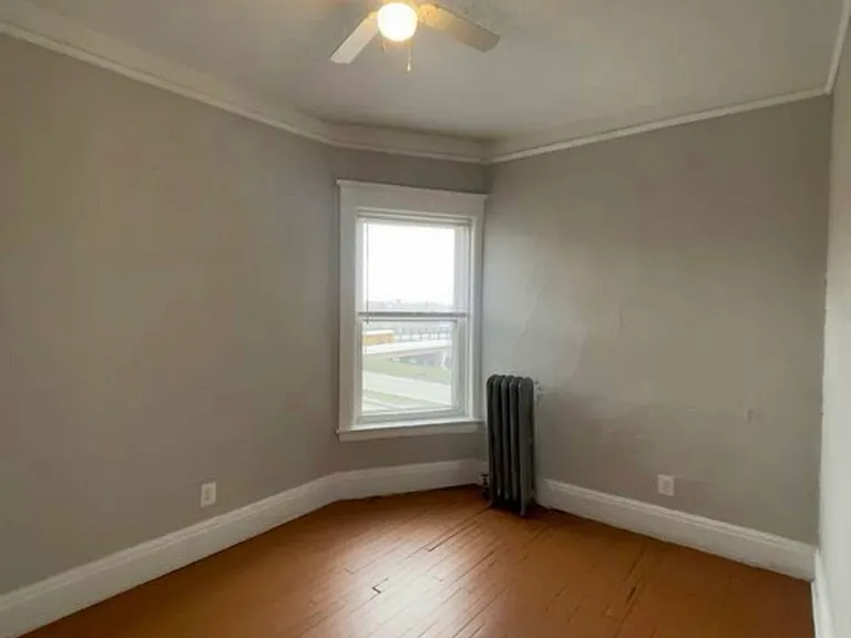 287 E Edsel Ford Fwy #1-8 — Photo 4
