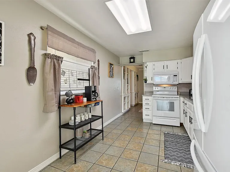 4818 Holiday Dr — Photo 9