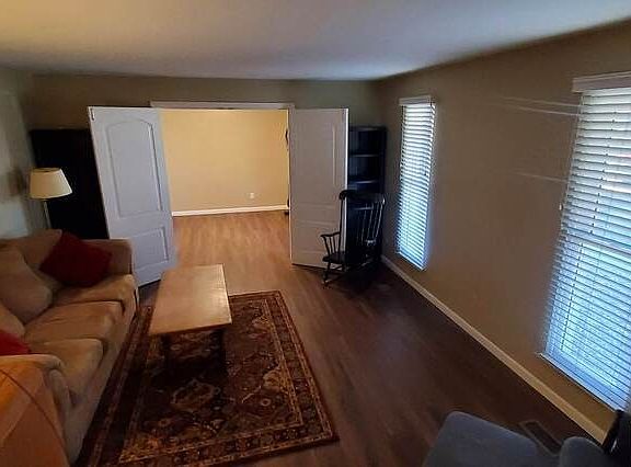3rd image of 2032 Meadowside Ln