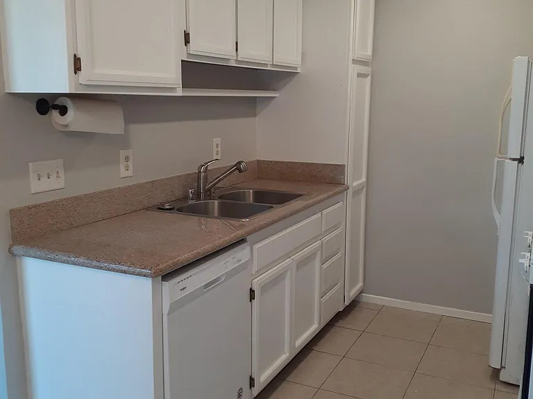 20543 S Vermont Ave #7 — Photo 34