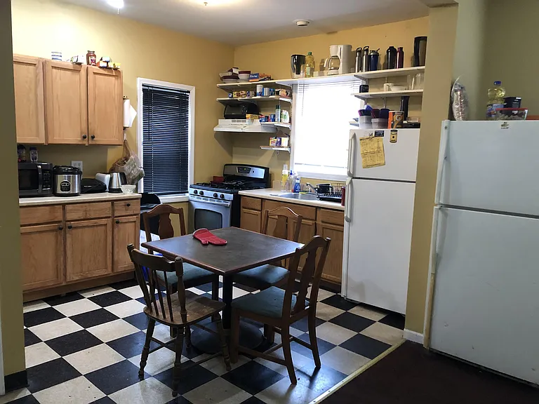 3 Schell Pl #5 — Photo 3