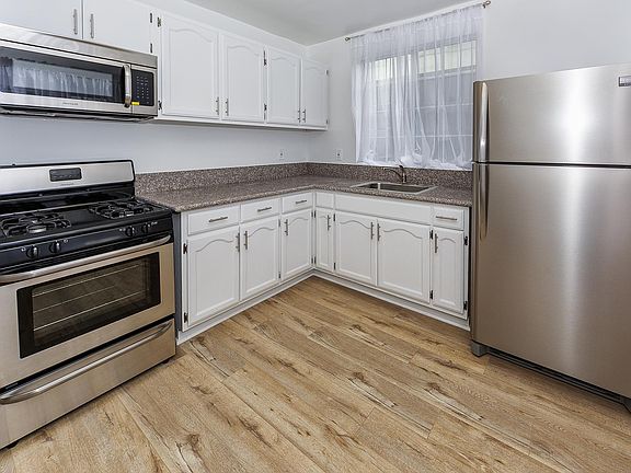 2nd image of 2667 Cimarron St