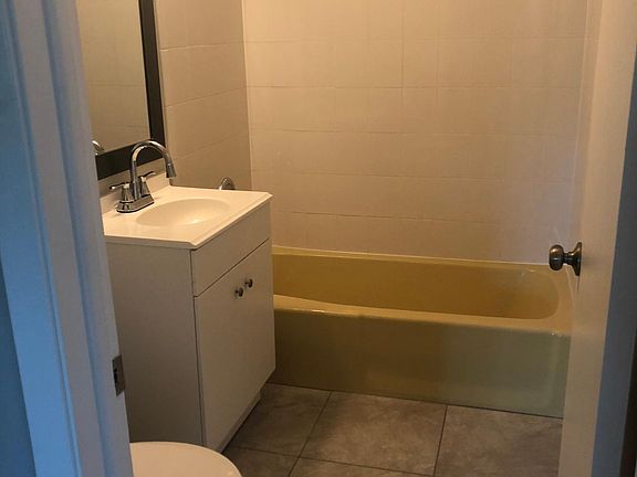4th image of 304 Wentworth Dr APT 4