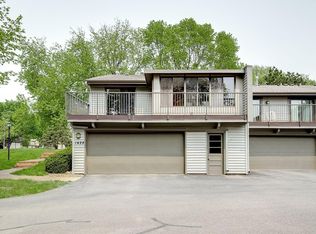 1422 Arden View Dr, Arden Hills, MN 55112