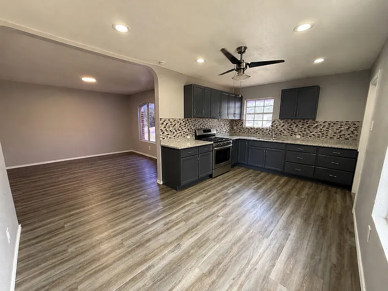 554 Park Village Dr — Photo 11